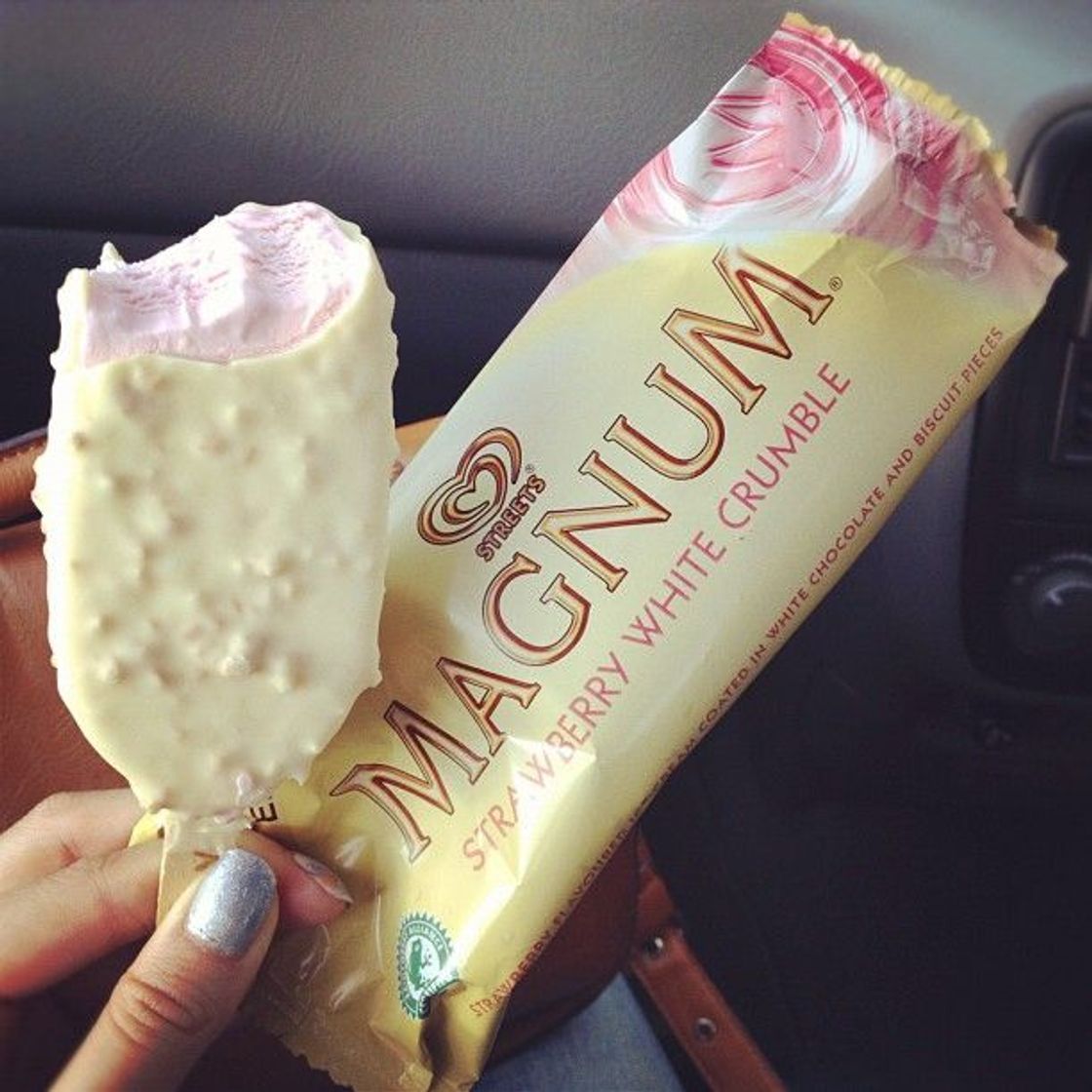 Social Magnum Strawberry & White 
