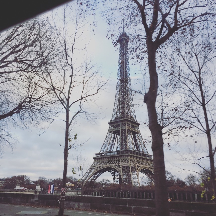 Places Eiffel Tower 