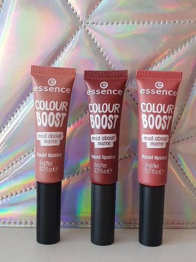 Essence colour boost 09 magnetic gloom liquid lipstick