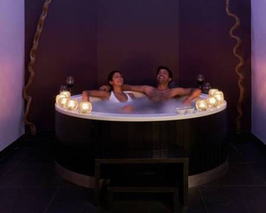 he Vine Hotel 5* | Acesso Spa Ilimitado & Massagem Relax Cor