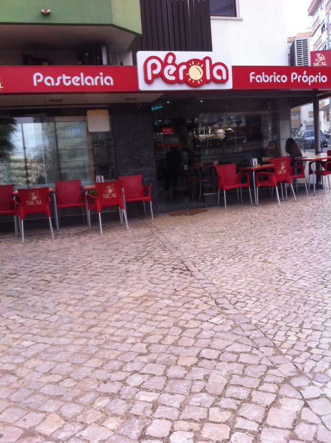 Place Pastelaria Perola De Linda-A-Velha Lda