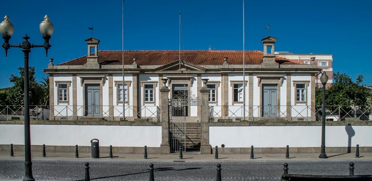 Places Biblioteca-Museu Municipal Paredes