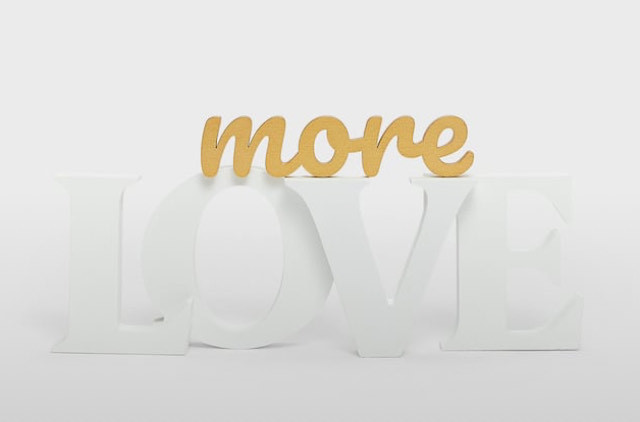 Products letras “love more”