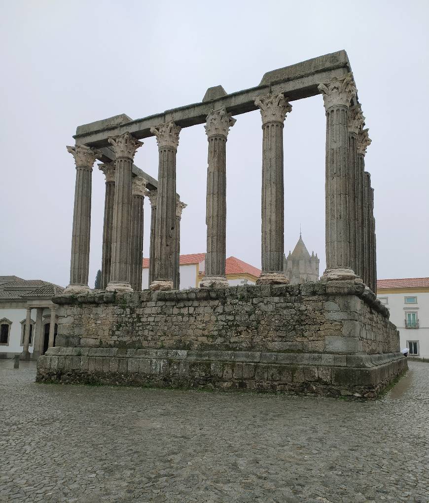 Place Templo romano de Évora