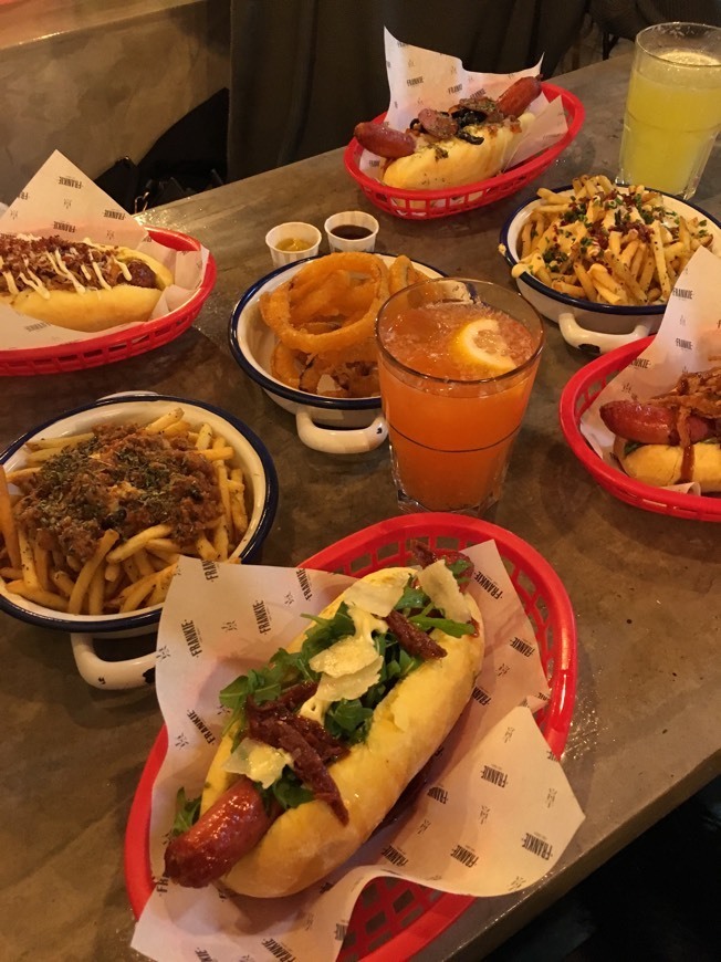 Restaurantes Frankie Hot Dogs