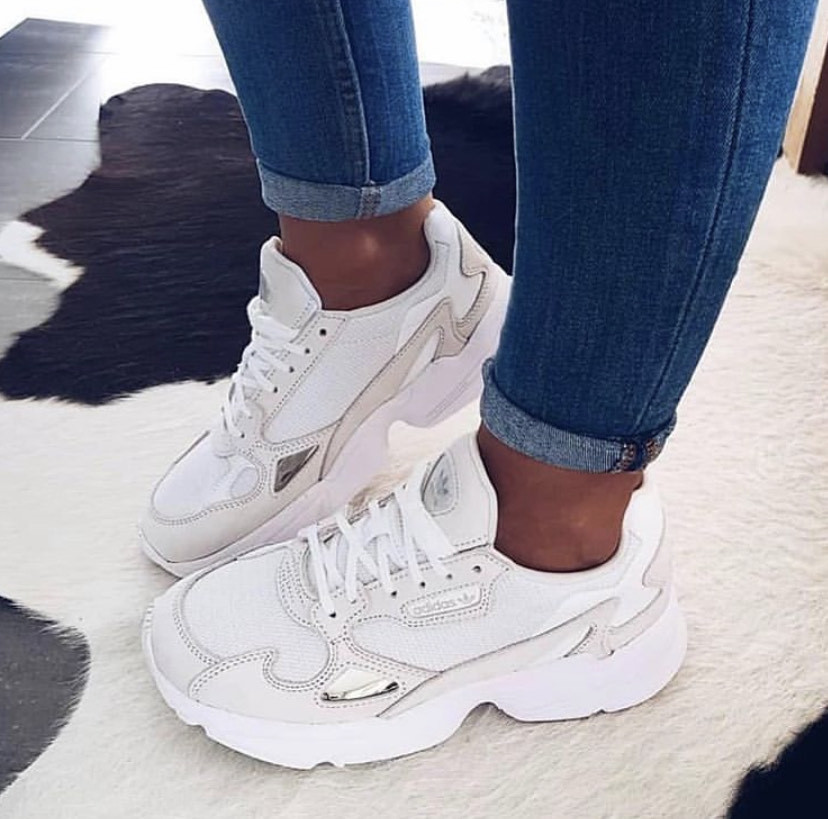 Social Adidas Falcon