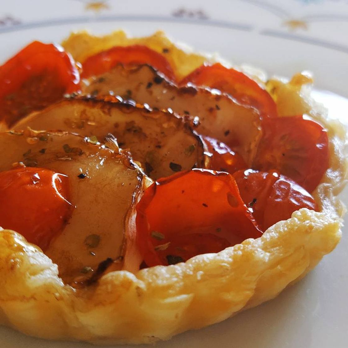 Fashion Tarteletes de tomate cherry e queijo de cabra 