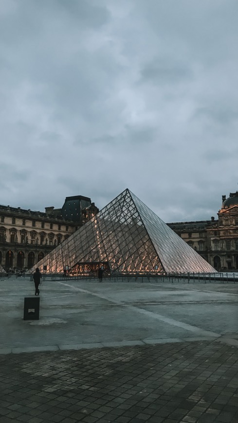 Place Museo del Louvre