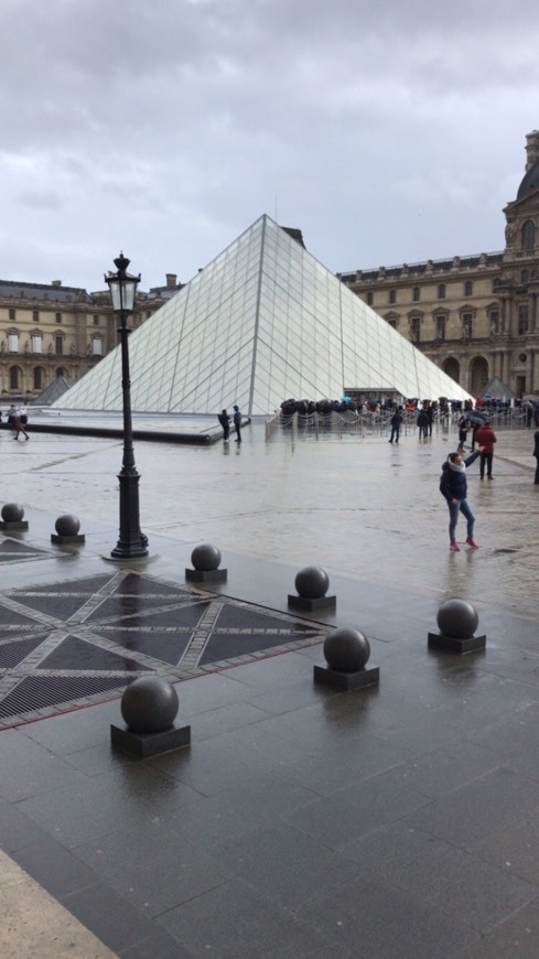 Place Museo del Louvre