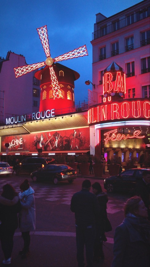 Place Moulin Rouge