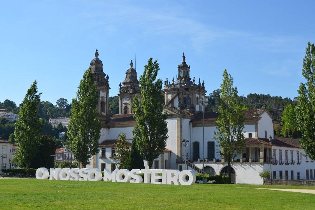 Places Mosteiro de S. Miguel de Refojos