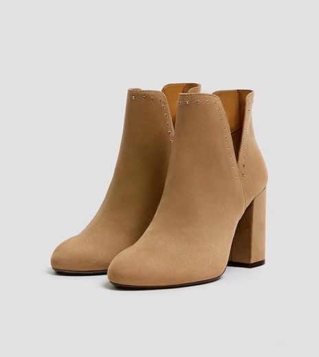 Botins em camel