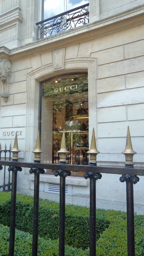 Places Gucci