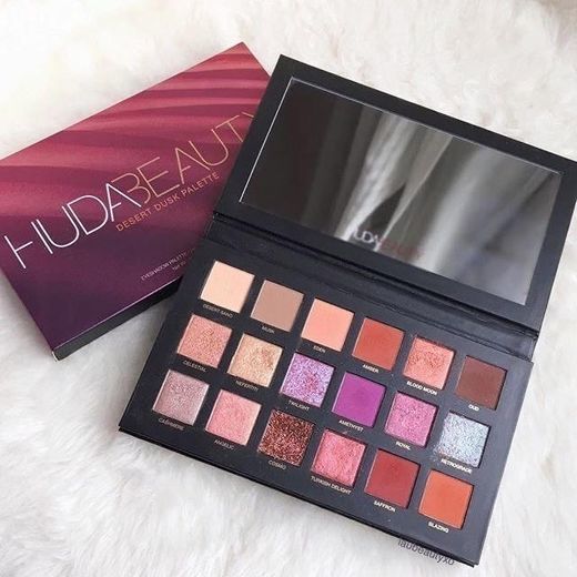 Social HUDA BEAUTY Desert Dusk Eyeshadow Palette