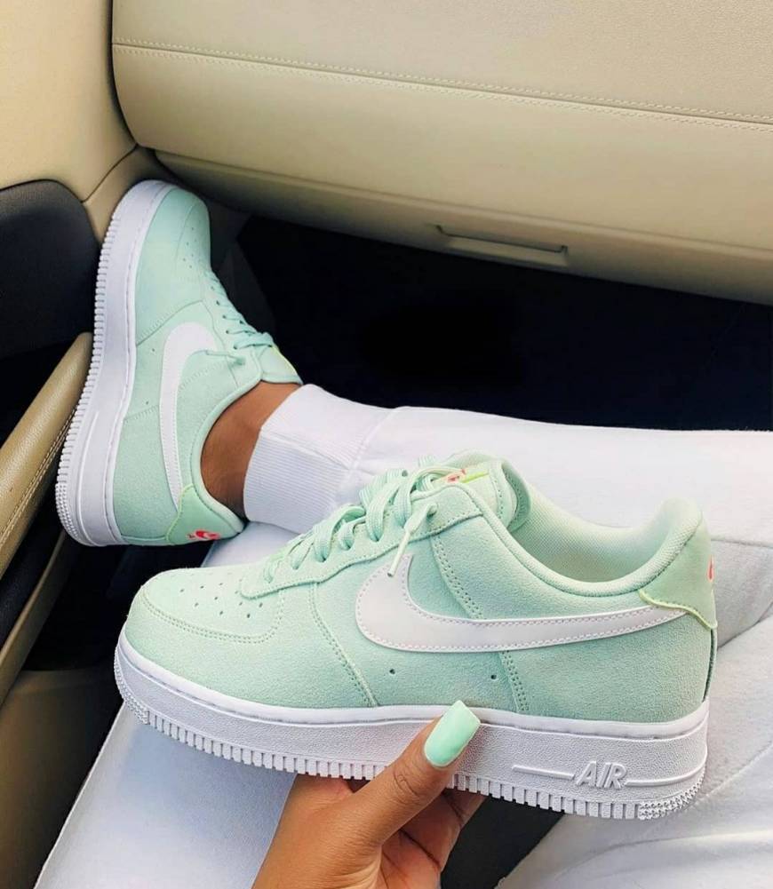 Social Nike Air Force 1
