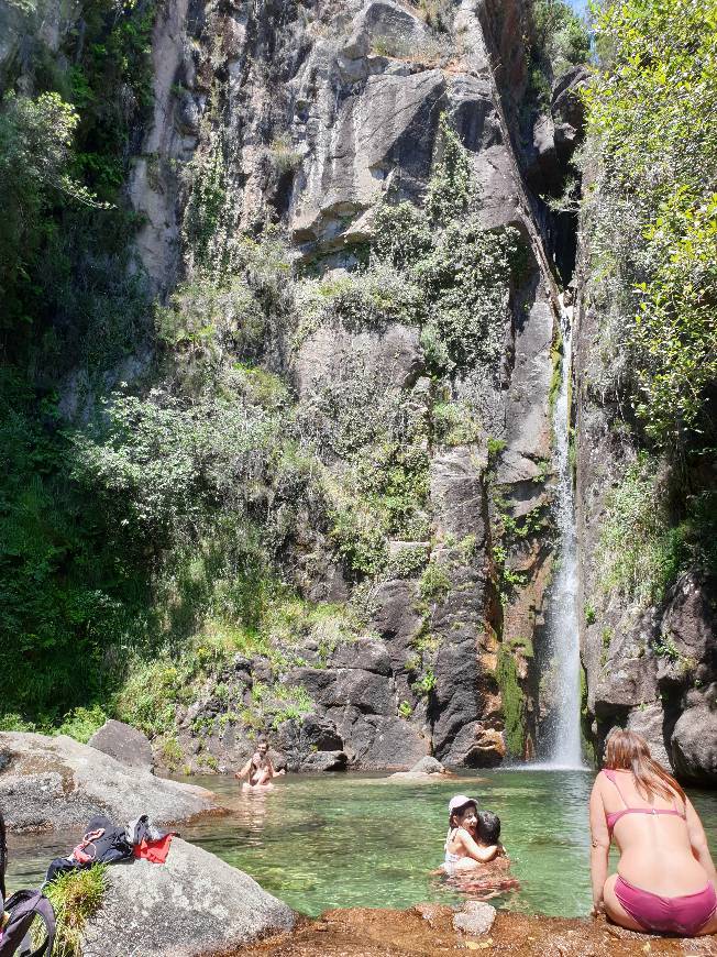 Lugar Cascata de Pincães