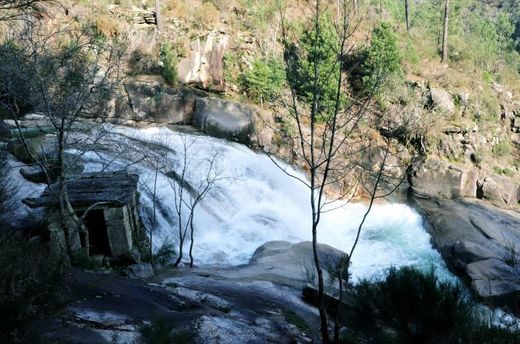 Cascata de Várzeas