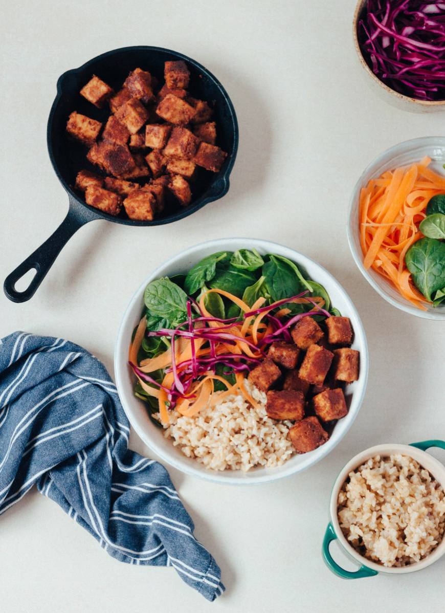 Moda Tempeh com molho de soja e amendoim