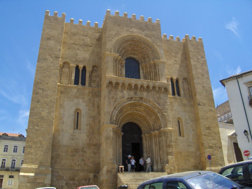 Place Sé Velha de Coimbra