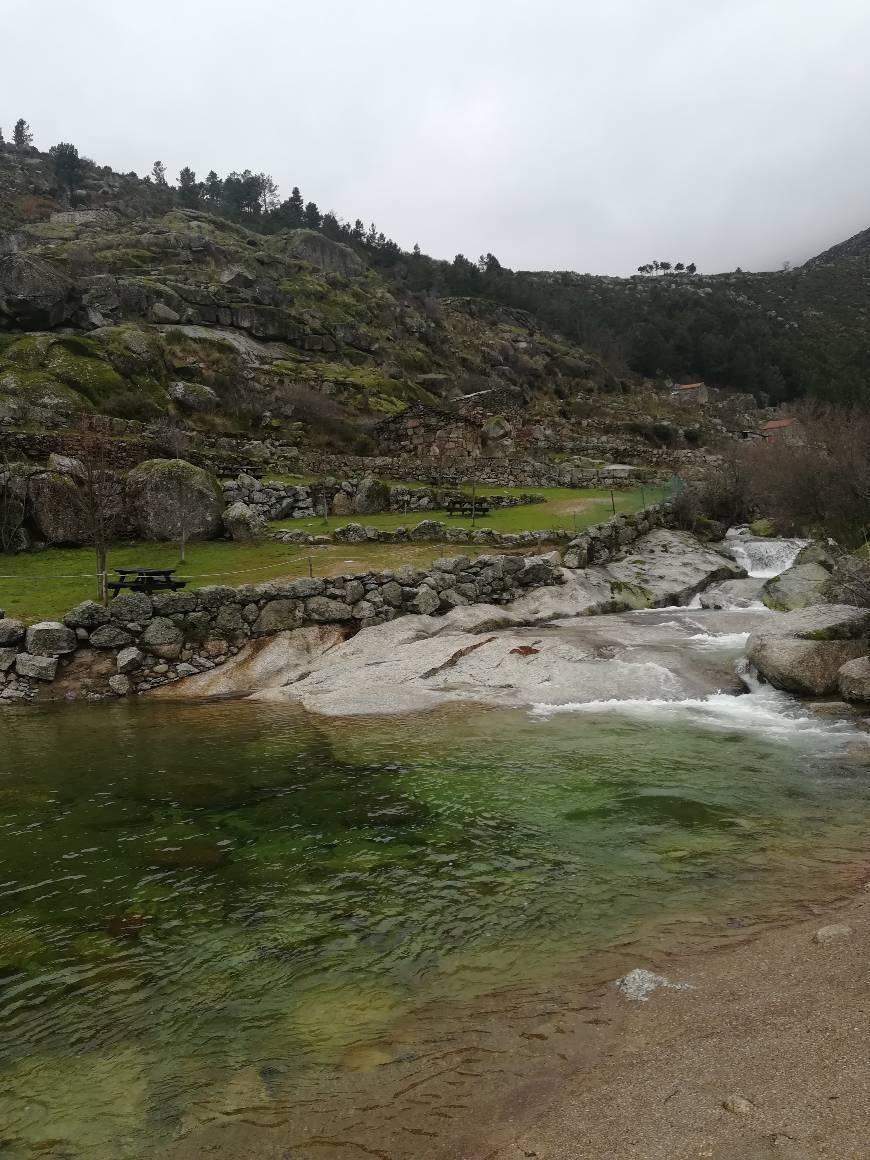 Lugar Piscinas Naturais de Loriga