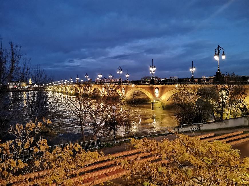 Place Pont de pierre