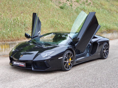 Social Lamborghini Aventador