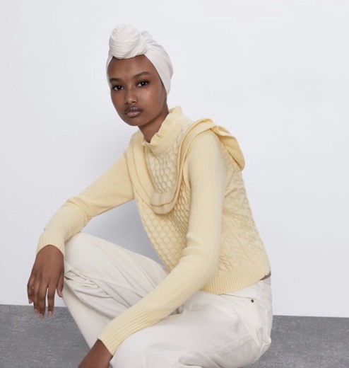 Sweater de malha com folhos- ZARA