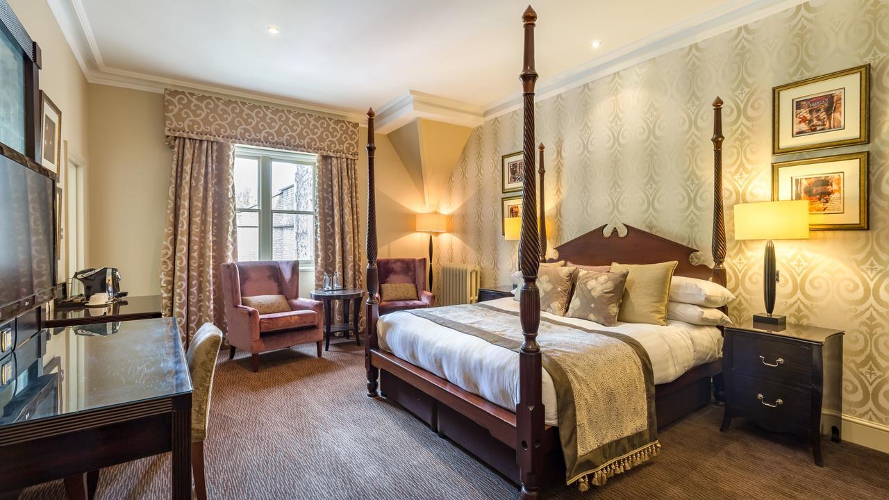 Lugar Nutfield Priory Hotel & Spa