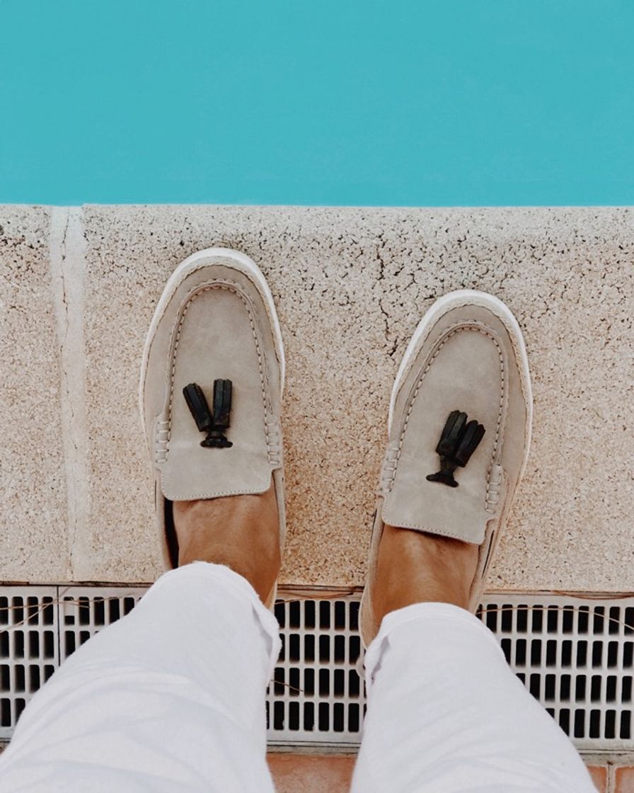 Mocassins de pele c/ berloques - cor: bege 