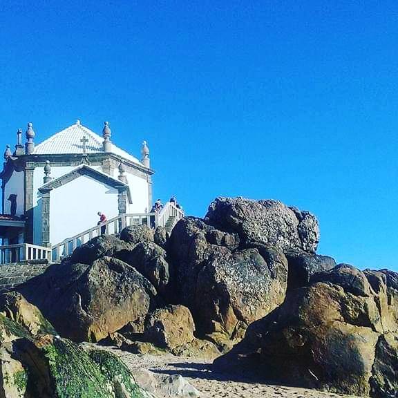 Moda Praia do Senhor da Pedra beach and Miramar beaches