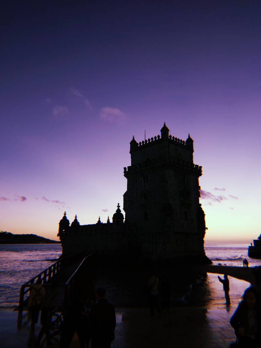 Moda Torre de Belém's silhouette 