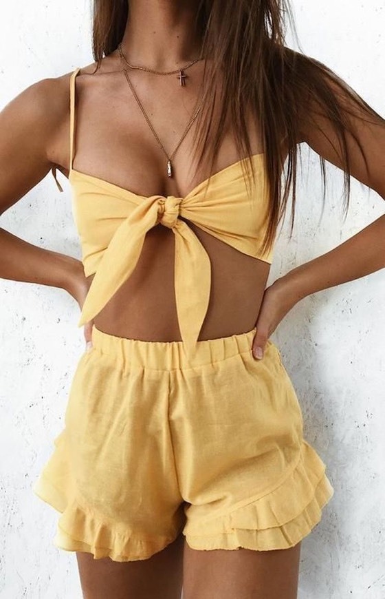 Fashion Calções e top amarelo