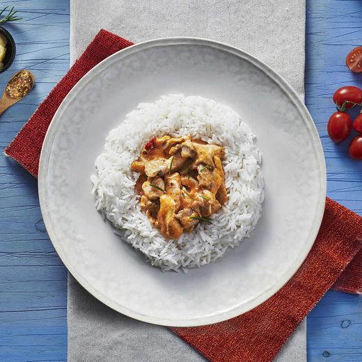 Strogonoff Cremoso de Frango com Arroz Basmati