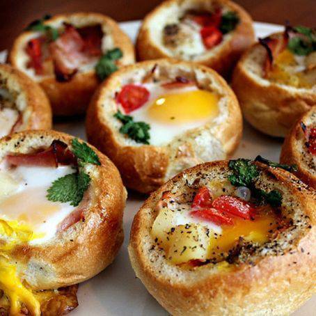 Social Pães recheados com ovo e bacon  