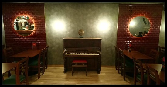 Restaurants Piano Bar