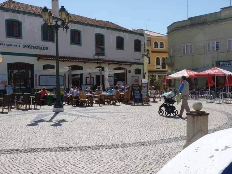 Place Praça Rainha Dona Leonor