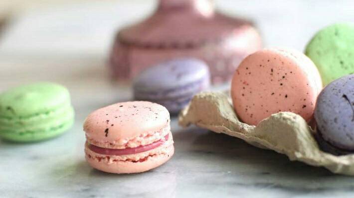 Social Macarons