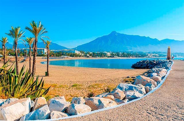 Lugar Playa puerto Banús