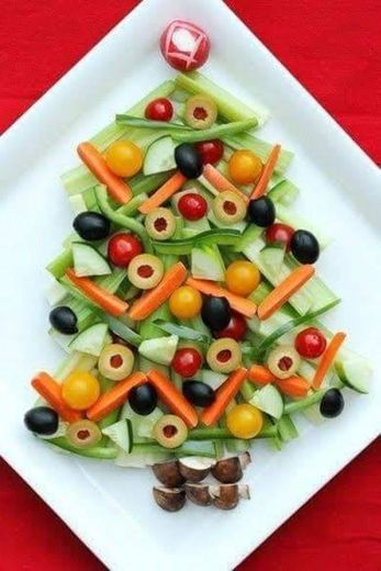 Ensalada mixta con decoración.