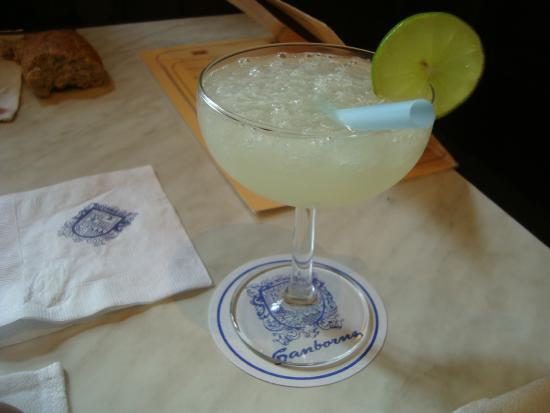 Social Tequila en copa.