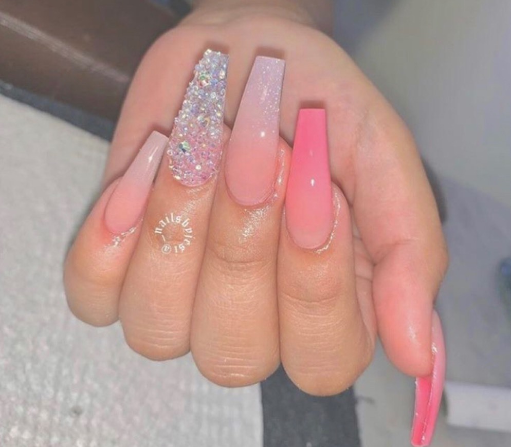 Social pink nails 😝