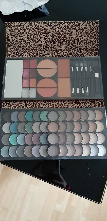Social Palette make up 