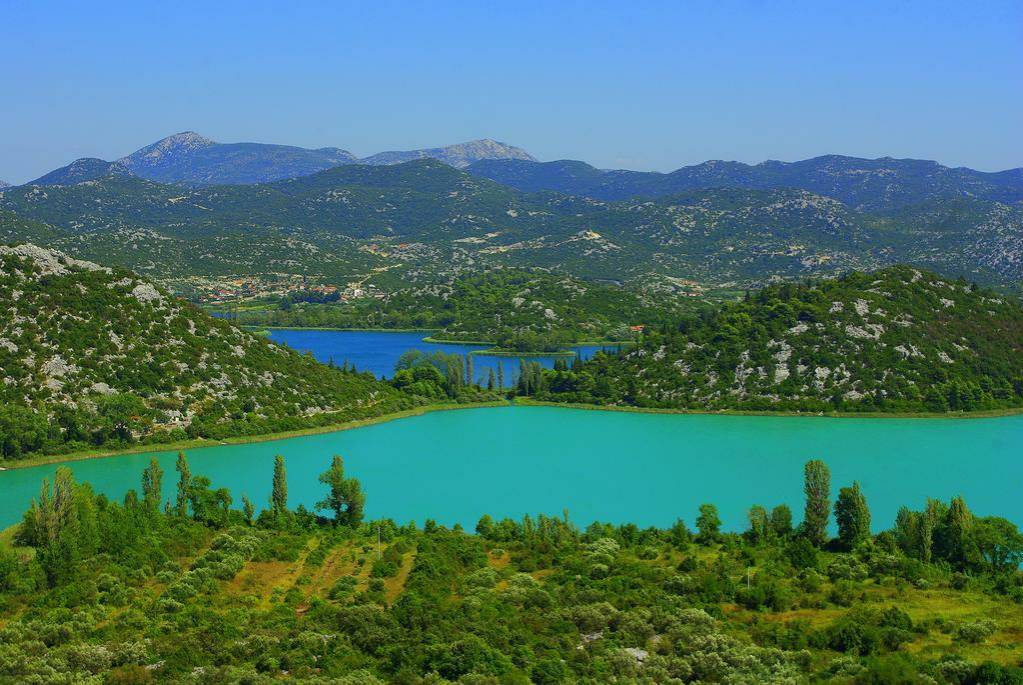 Place Baćina lakes