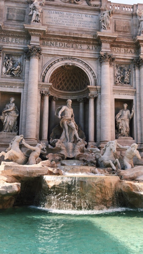 Place Fontana di Trevi