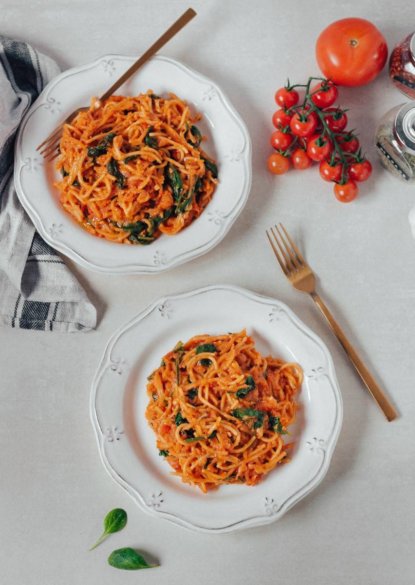 Fashion One-pot pasta de tomate e lentilhas 