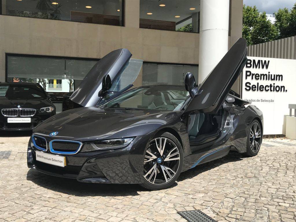 Social BMW i8