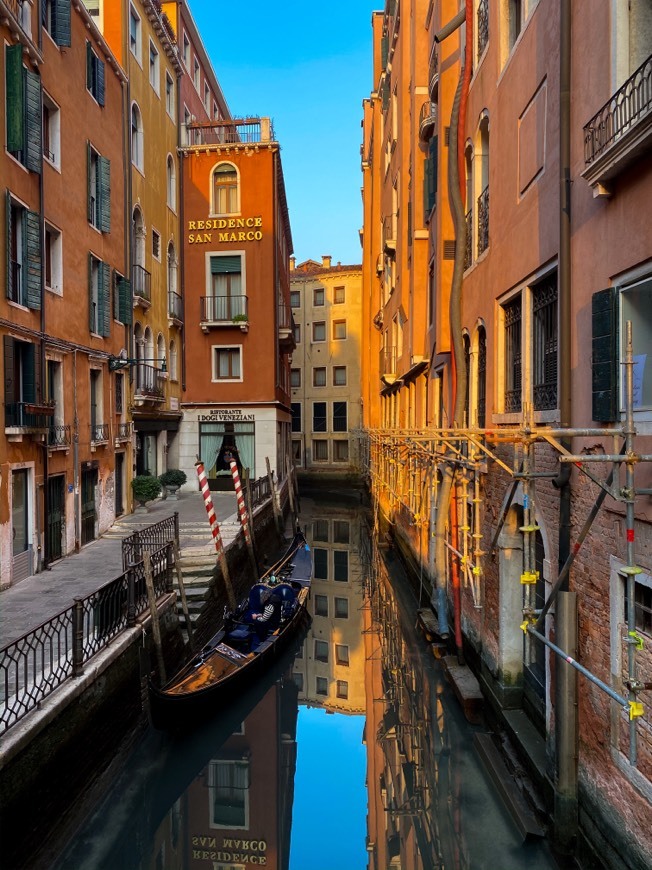 Place Venecia