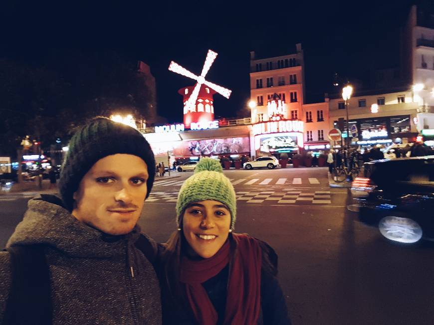 Place Moulin Rouge