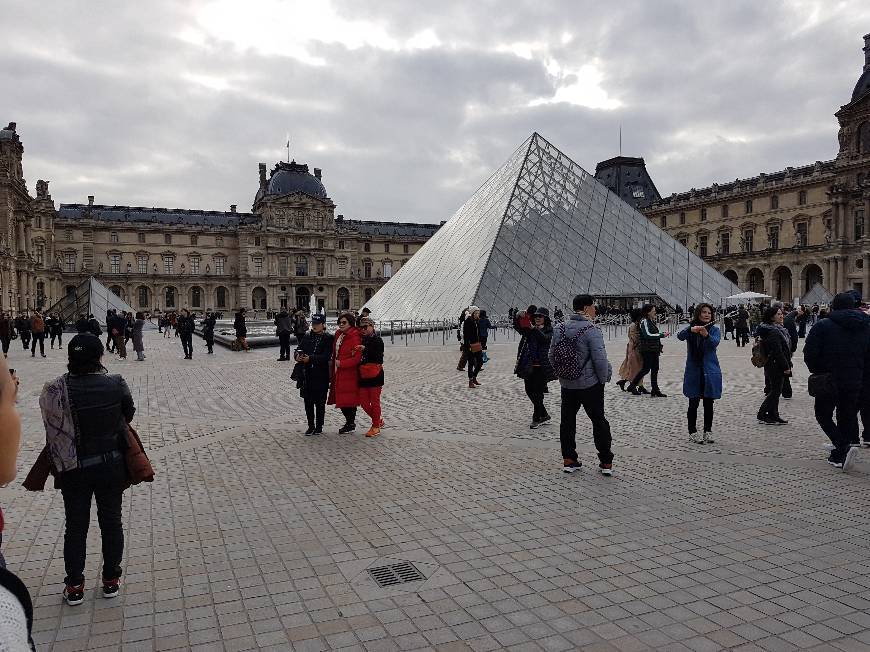 Place Museo del Louvre