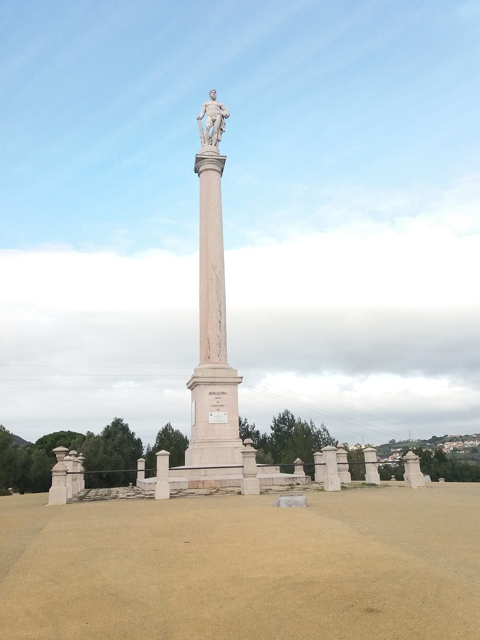 Lugares Monumento a Hércules e aos Defensores das Linhas de Torres Vedras